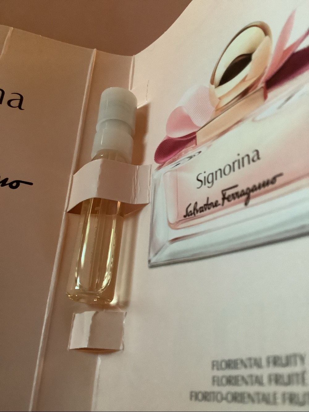 Salvatore Ferragamo Signorina Sample Card - White, Pink & Gold perfume sweet